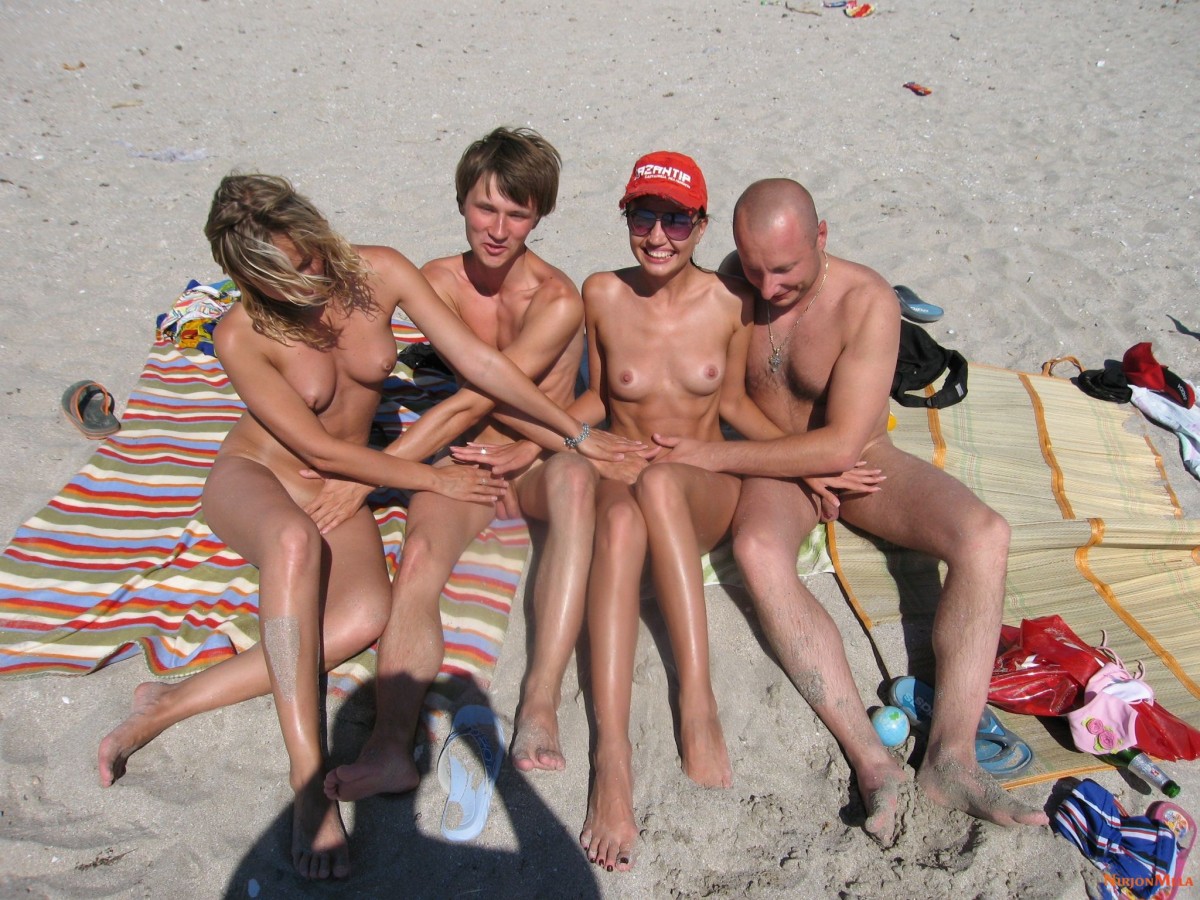 Nudism-Beach-Party-87579086.jpg