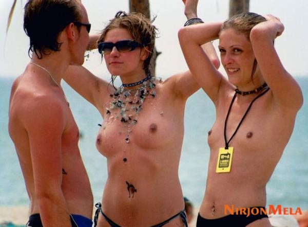 Nudism-Beach-Party-87831939.jpg