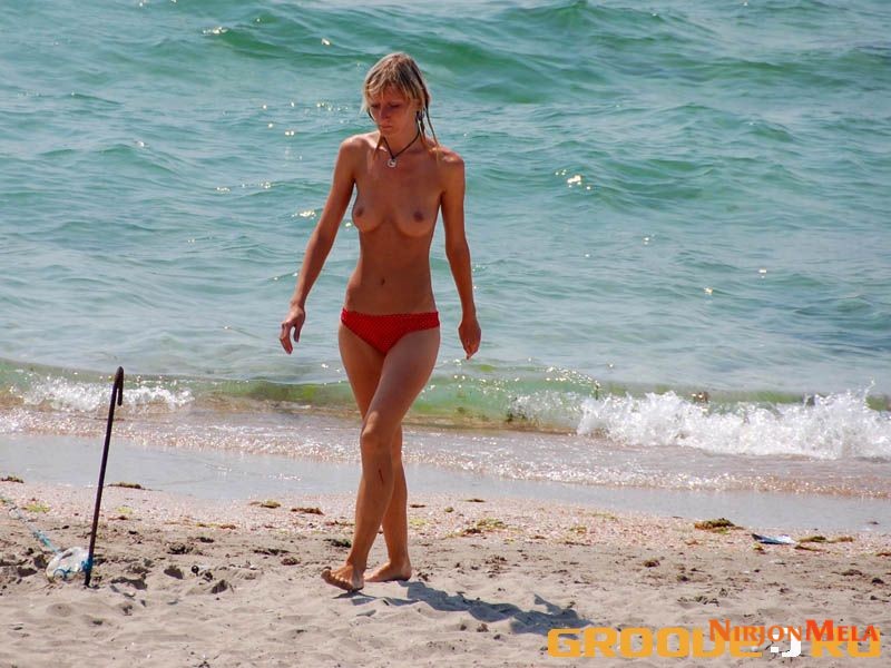 Nudism-Beach-Party-87956661.jpg