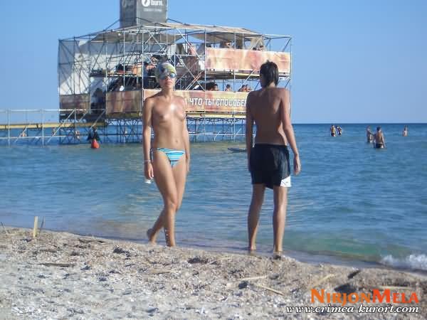 Nudism-Beach-Party-88276860.jpg