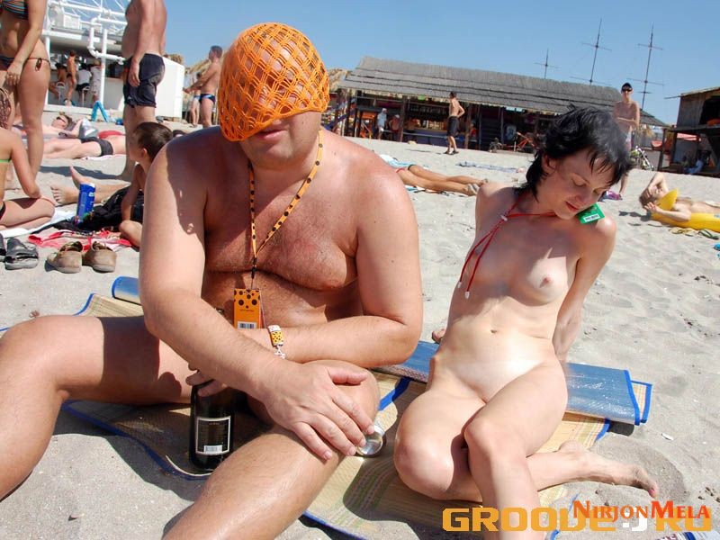 Nudism-Beach-Party-88416647.jpg