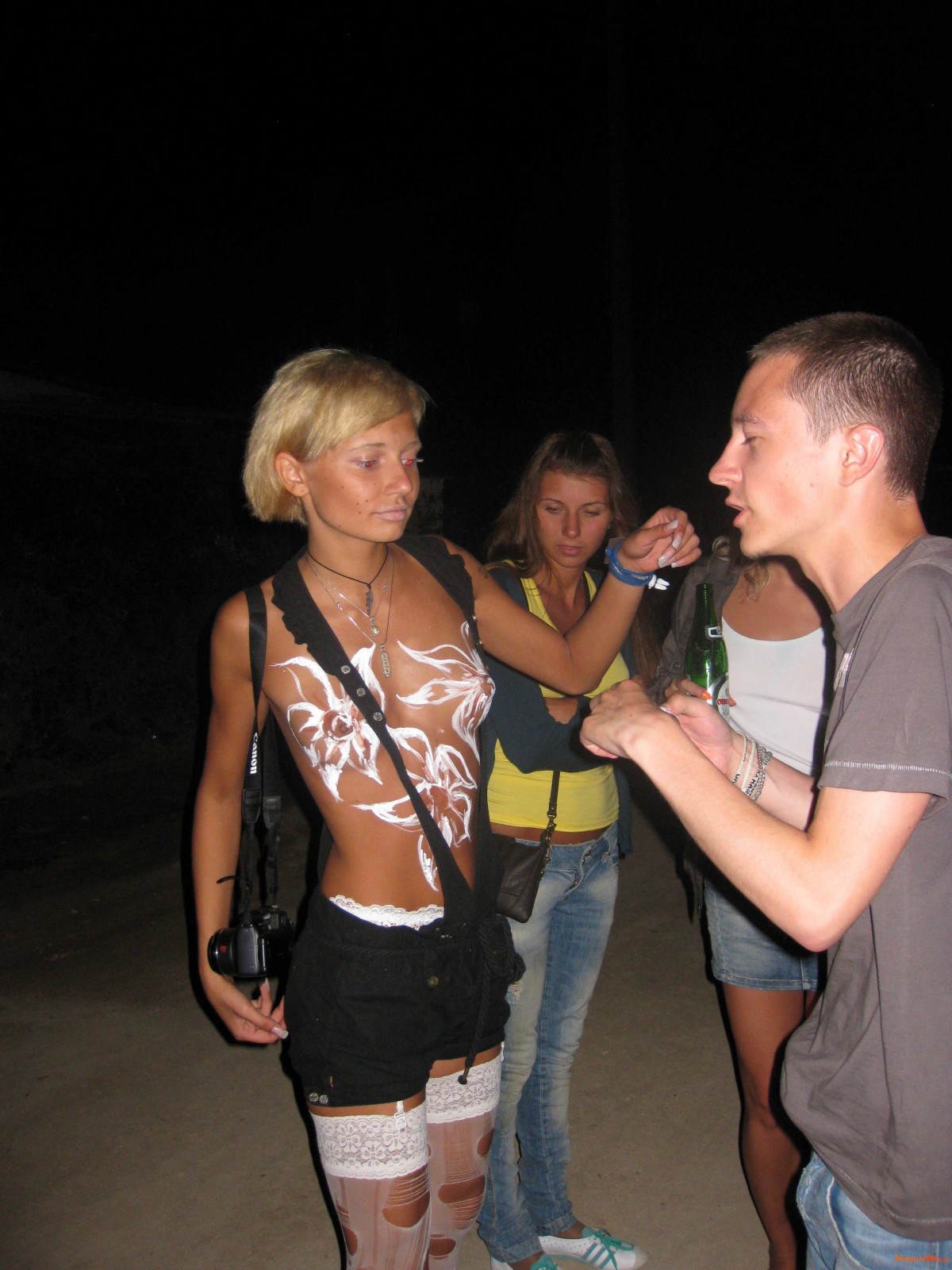 Nudism-Beach-Party-88424341.jpg