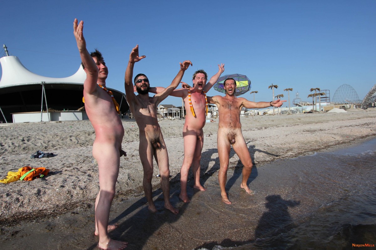 Nudism-Beach-Party-89107317.jpg