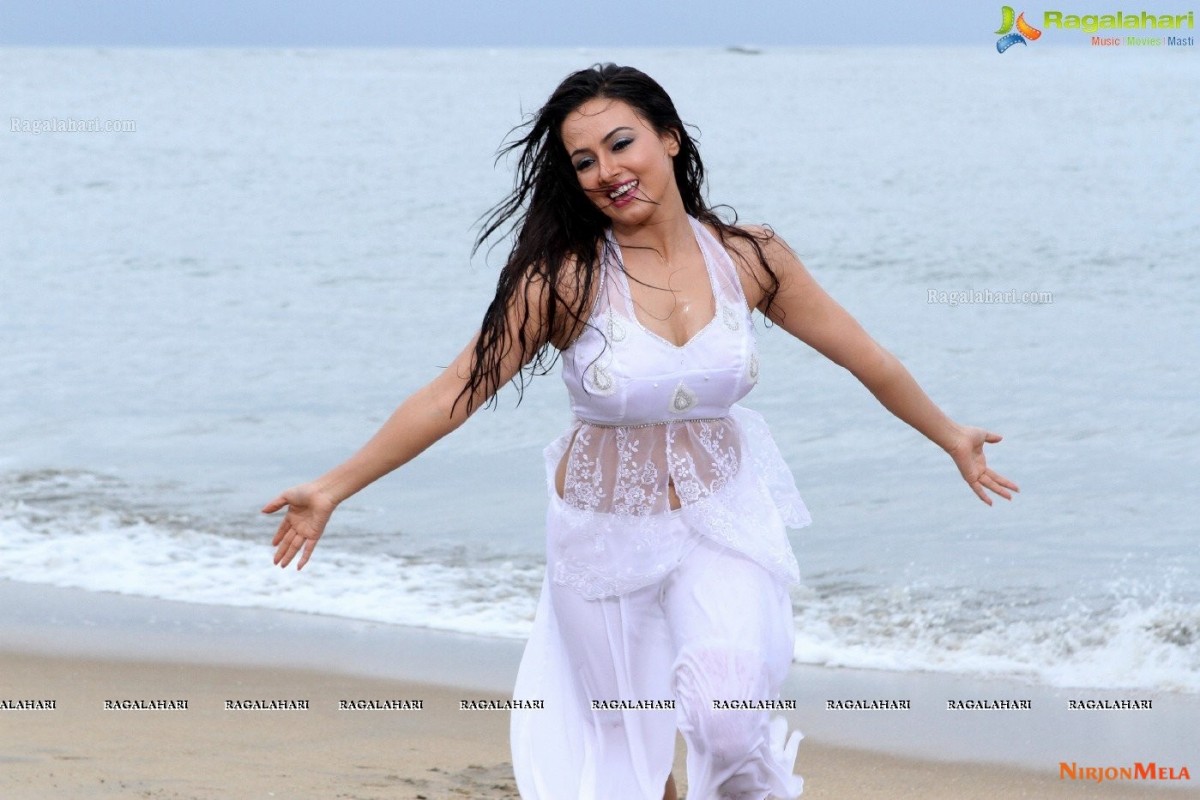 sana-khan-hot-pics1.jpg