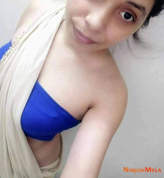 01-Desi-saree-girl.jpg