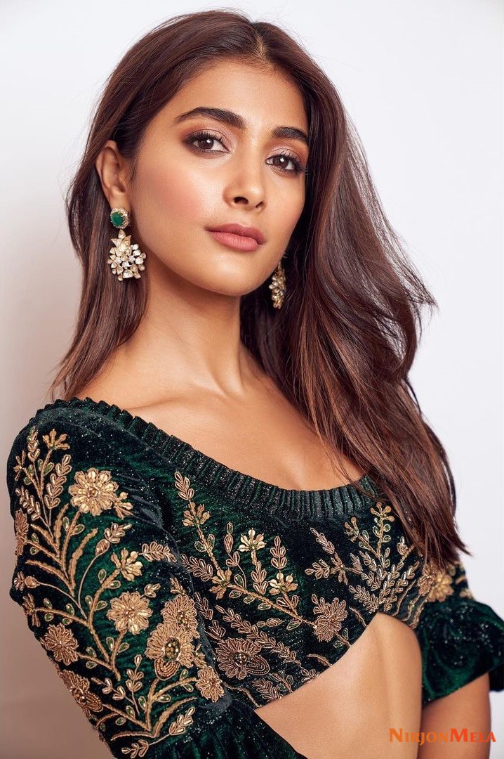 Pooja_Hegde_black-2.jpg