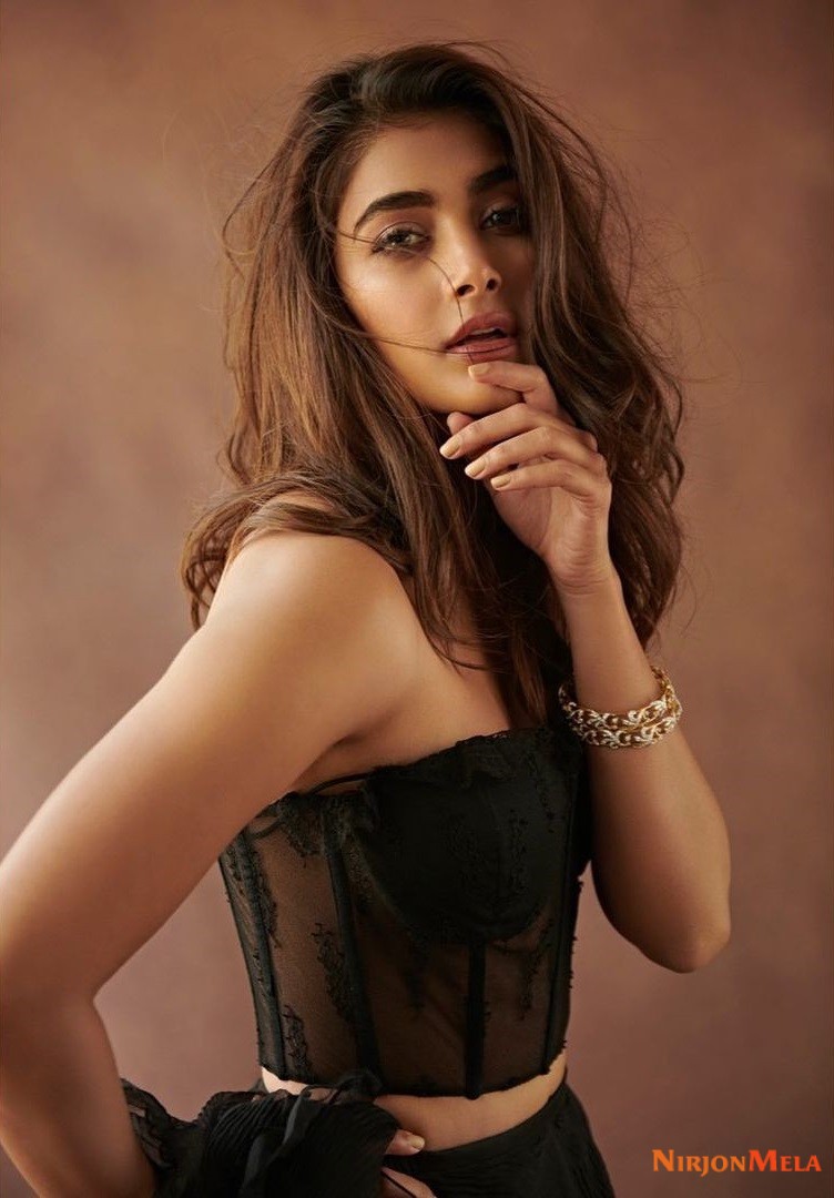 Pooja_Hegde_black-8.jpg