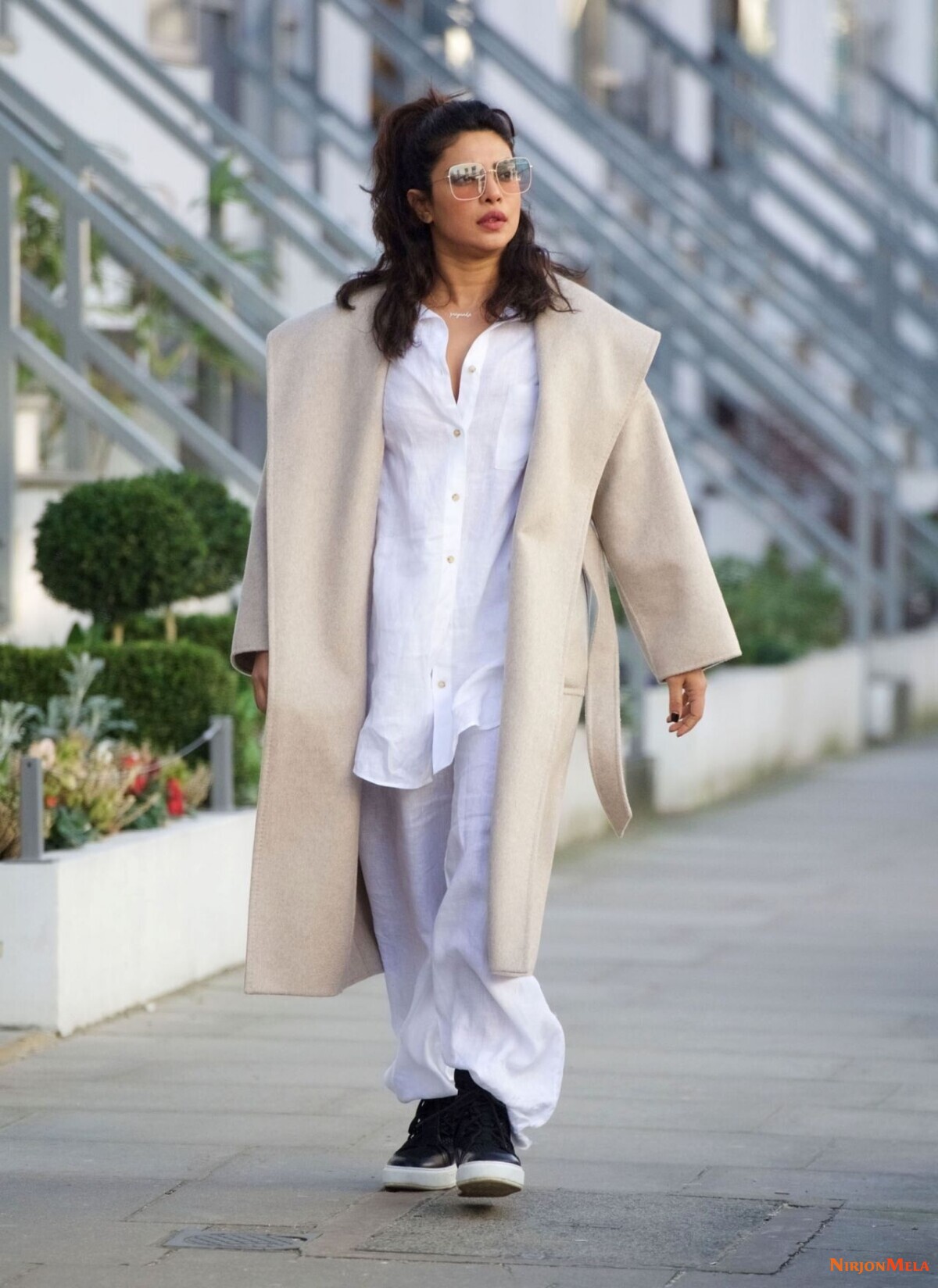 priyanka-chopra-in-comfy-outfit-london-02-28-2021-12.jpg