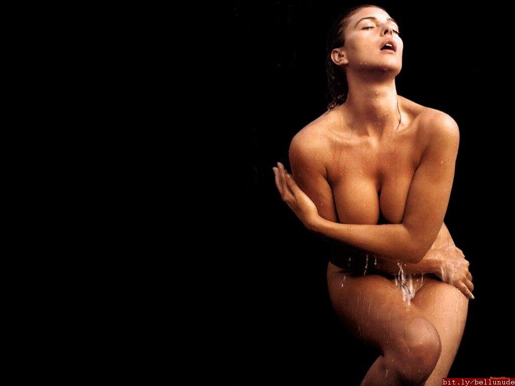 monica-bellucci-nudes-45.jpg