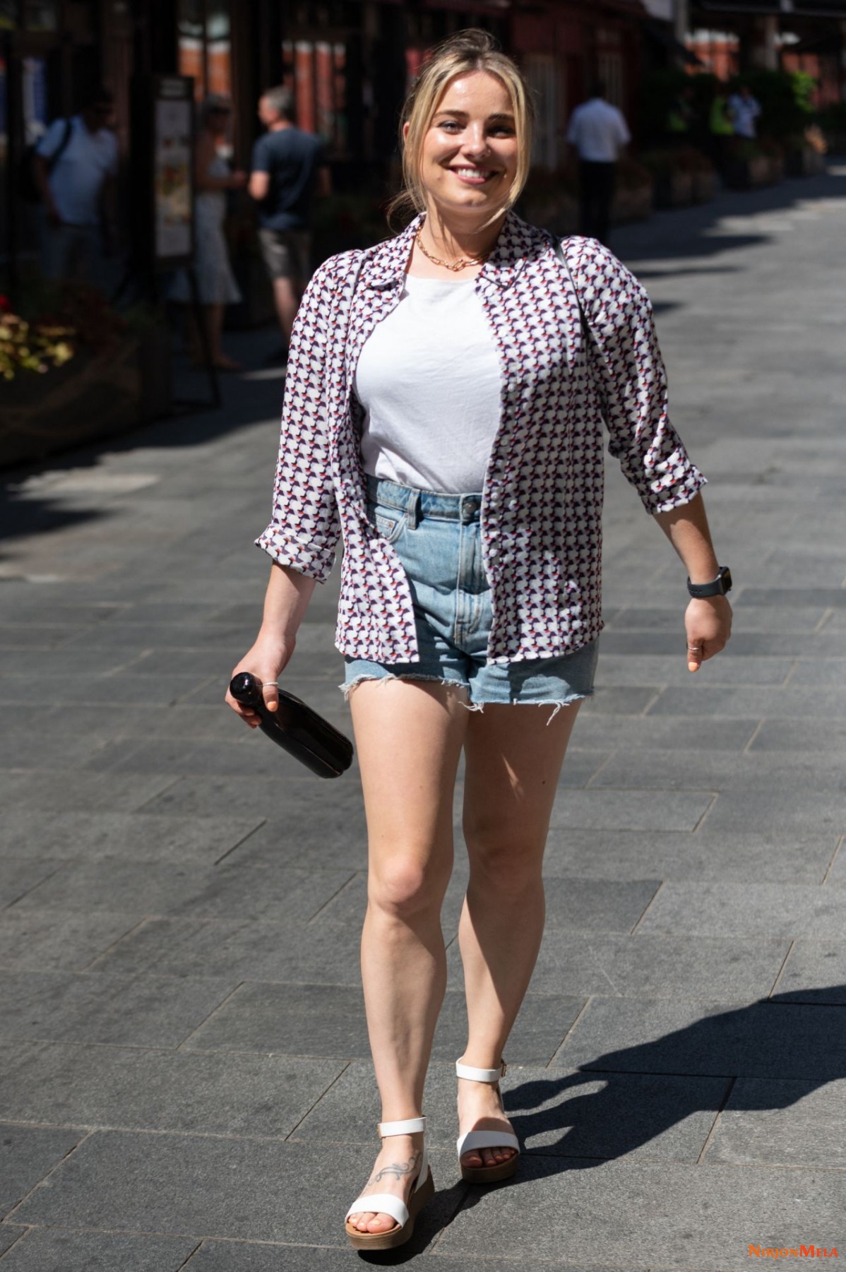 sian-welby-out-in-london-06-16-2021-0c6e1824be799b042.jpg