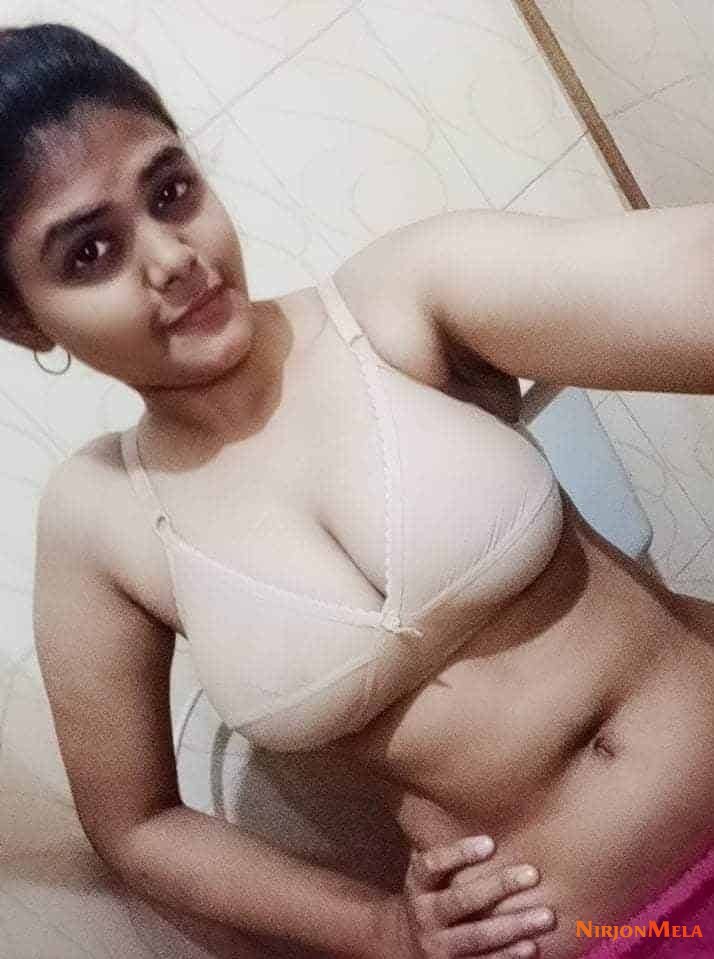 Big-boobs-Bengali-girl-2.jpg