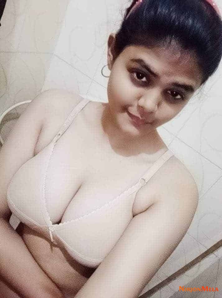 Big-boobs-Bengali-girl-4.jpg