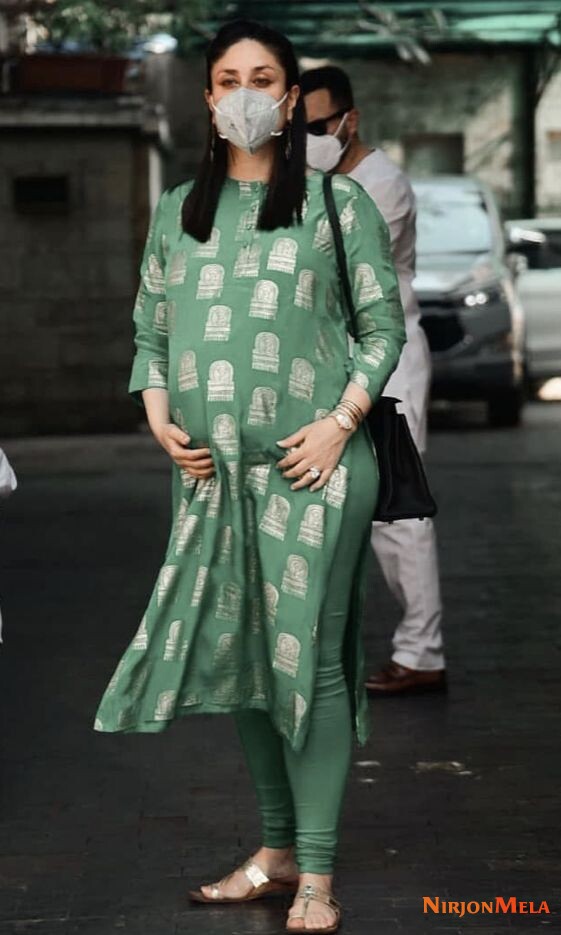 Kareena--Saif-and-Taimur-get-ready-for-the-traditional-Kapoors-christmas-lunch---HungryBoo.jpeg